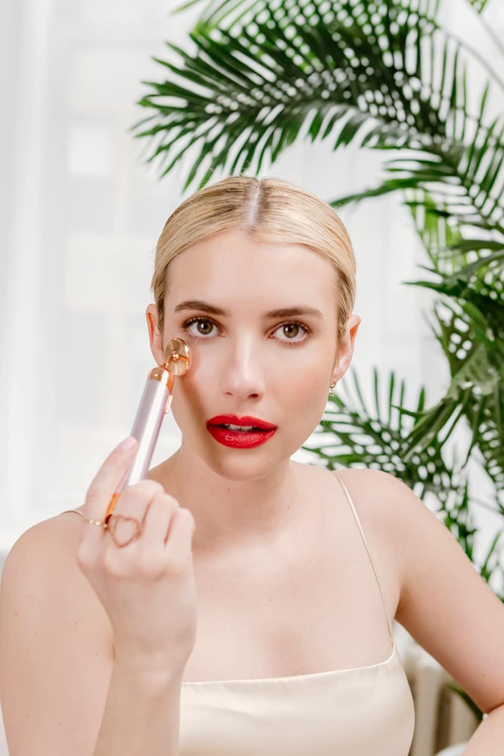 vibrating sex balls Finishing Touch Flawless Contour Micro Vibrating Facial Roller & Massa main image 0