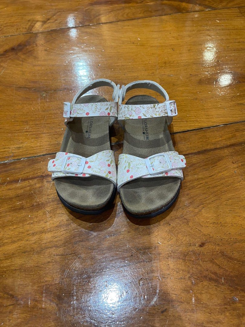 Florsheim sandals (Category: Babies & Kids Fashion) located in San Juan City. Submitted by apl_d (Listing ID 1277210092, Image 2). Description: .