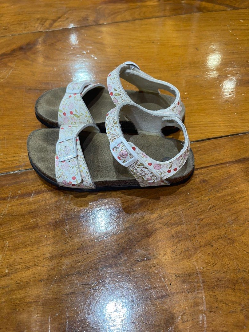 Florsheim sandals (Category: Babies & Kids Fashion) located in San Juan City. Submitted by apl_d (Listing ID 1277210092, Image 3). Description: .