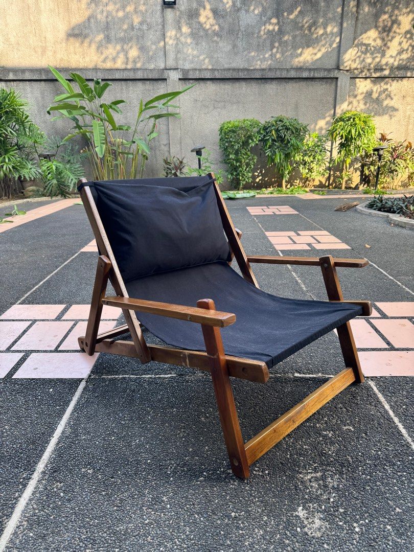 Grand Cotton twill Deck chair (Category: Chairs) located in Paranaque City. Submitted by msbentables (Listing ID 1277188122, Image 1). Description: 1x The Grand / #1 / Oak Finish / complete with pillow Original price at P7500 Can hold up to 250lbs Made with Mahogany wood, finished with varnish and removable cottontwill fabric Can be used for gardens, terraces, balconies and beaches .