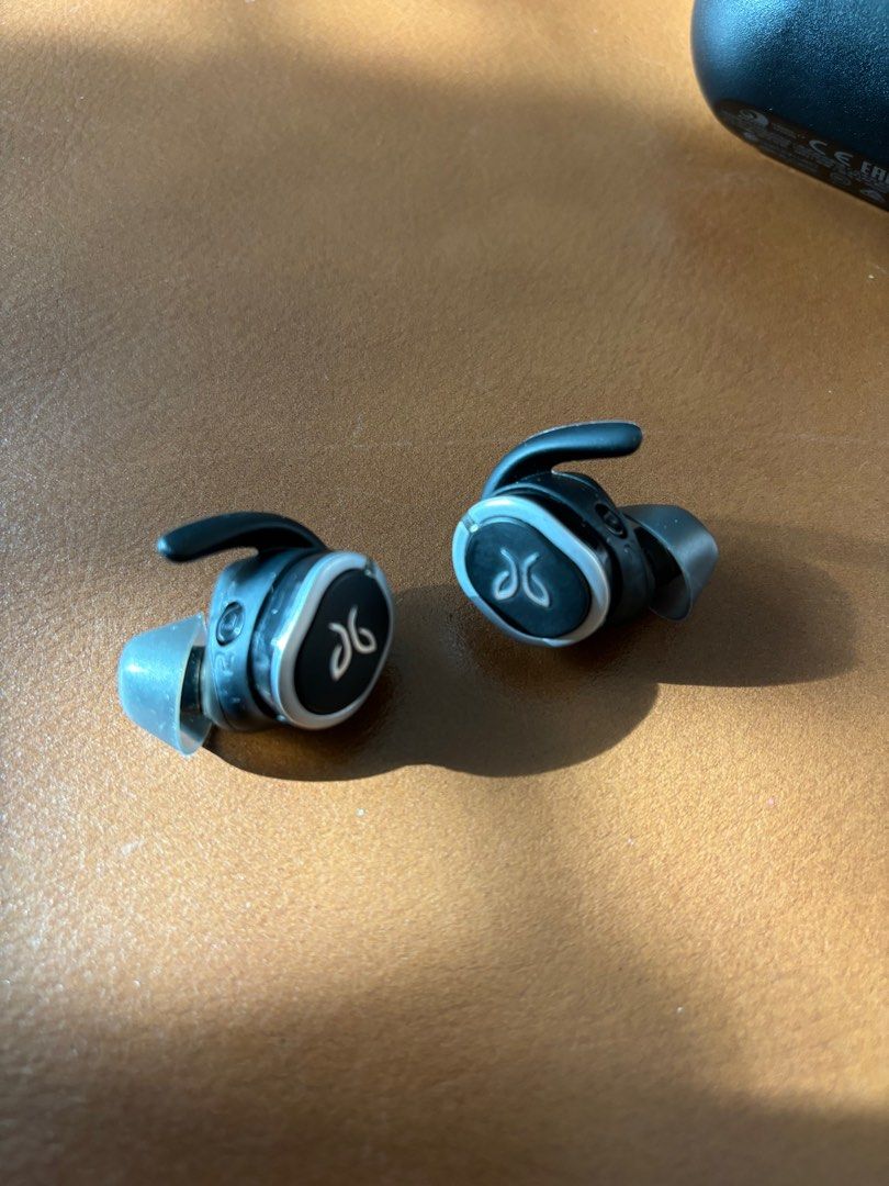 Jaybird run ear buds Audio Earphones on Carousell