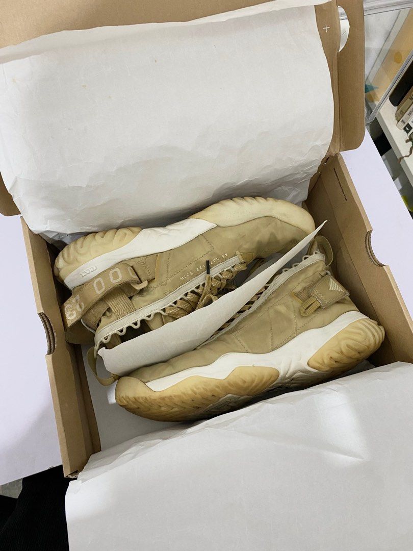 JORDAN PROTO REACT GOLD WHITE EU 44 REFLEKTIF Fesyen Pria Sepatu