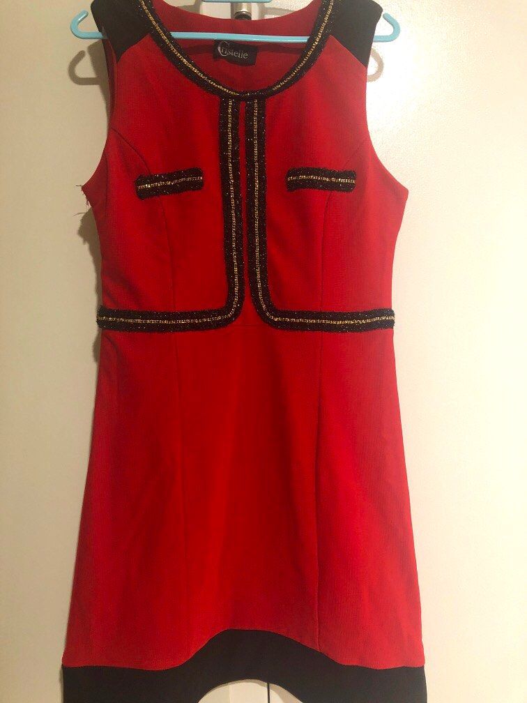 Like new excellent Shiny black tweed gold chain details