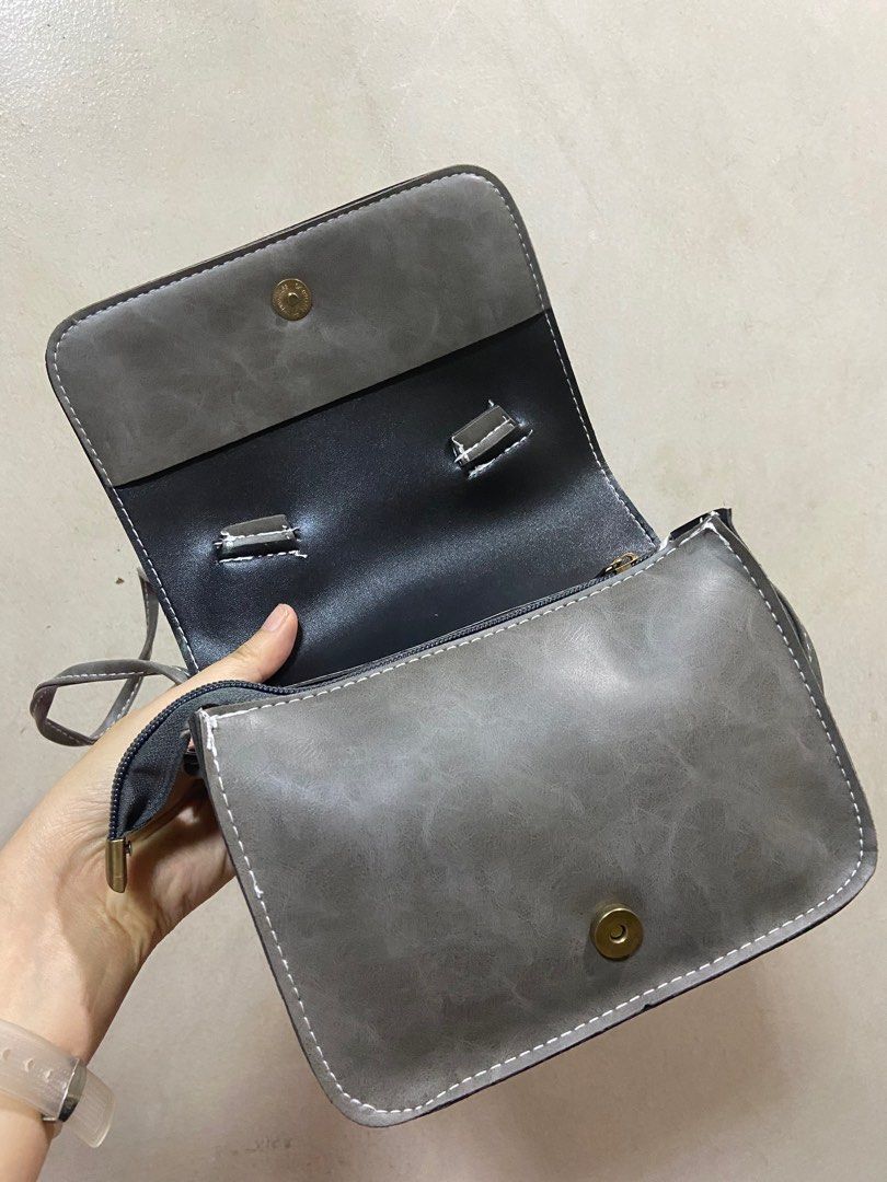 [Like New] Gray Shoulder Bag from Belladonna (Category: Shoulder Bags) located in Antipolo. Submitted by ud_moonlight (Listing ID 1277241656, Image 3). Description: - Bought from SM but never used - Great condition - No scratch or any damage - Cute for kids.