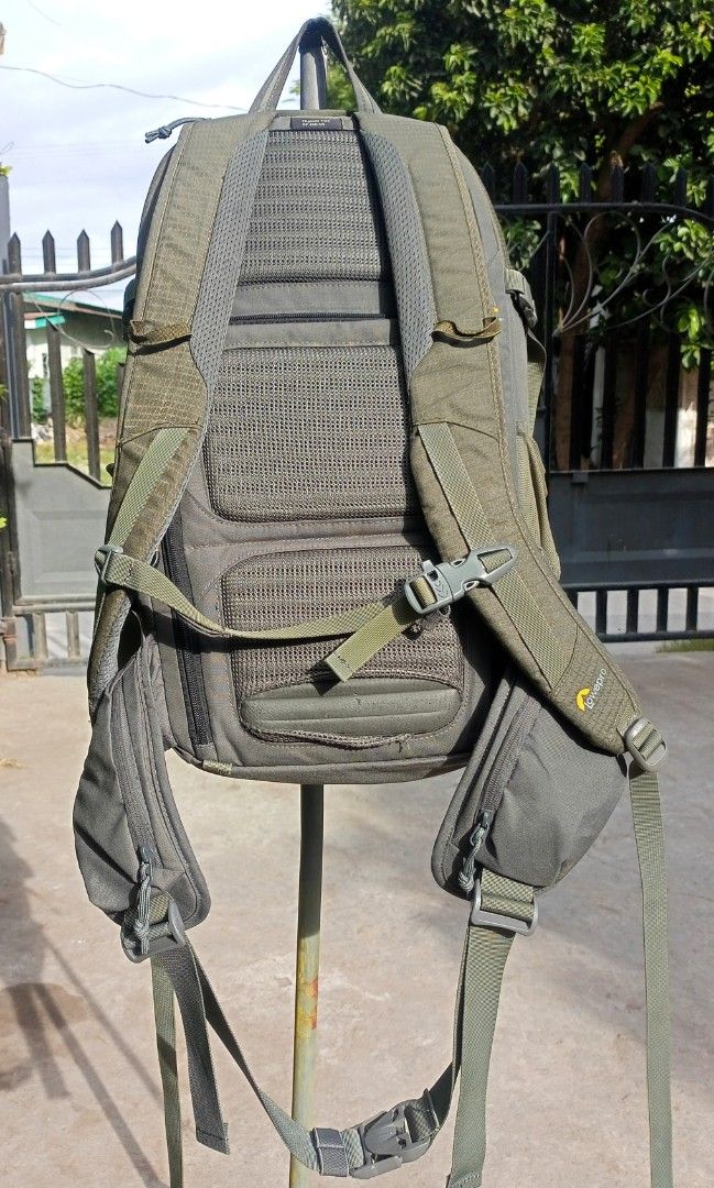 LOWE PRO BP450 AW (Category: Backpacks) located in General Santos City (Dadiangas). Submitted by midas_outdoors (Listing ID 1277108469, Image 2). Description: A great option for tech nomads. Specifically designed for photographers and videographers, Suitable for carrying tech gears. -Padded compartment for laptops and tablets: hold laptops up to 15 inches and tablets up to 10 inches. The compartment is padded to protect your devices from damage d