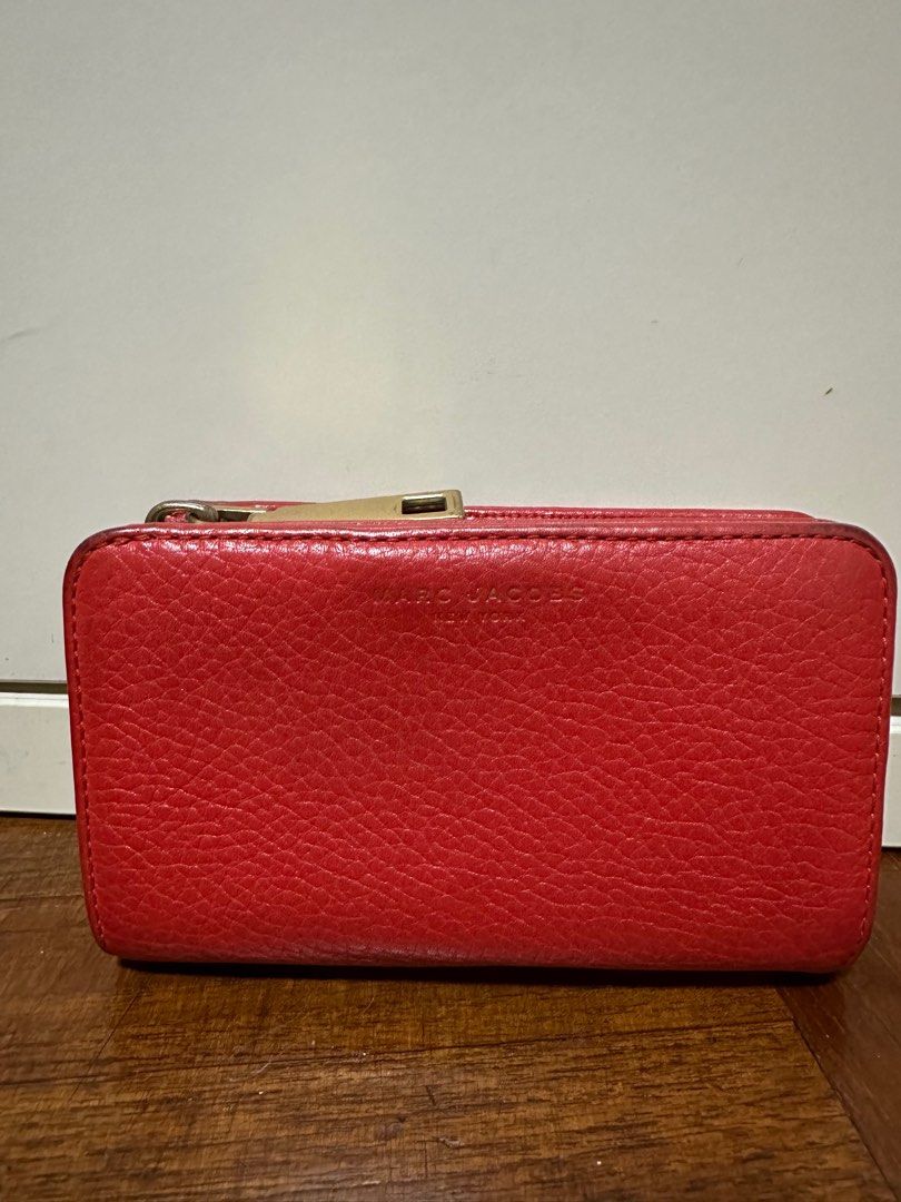 Red marc jacobs wallet hotsell