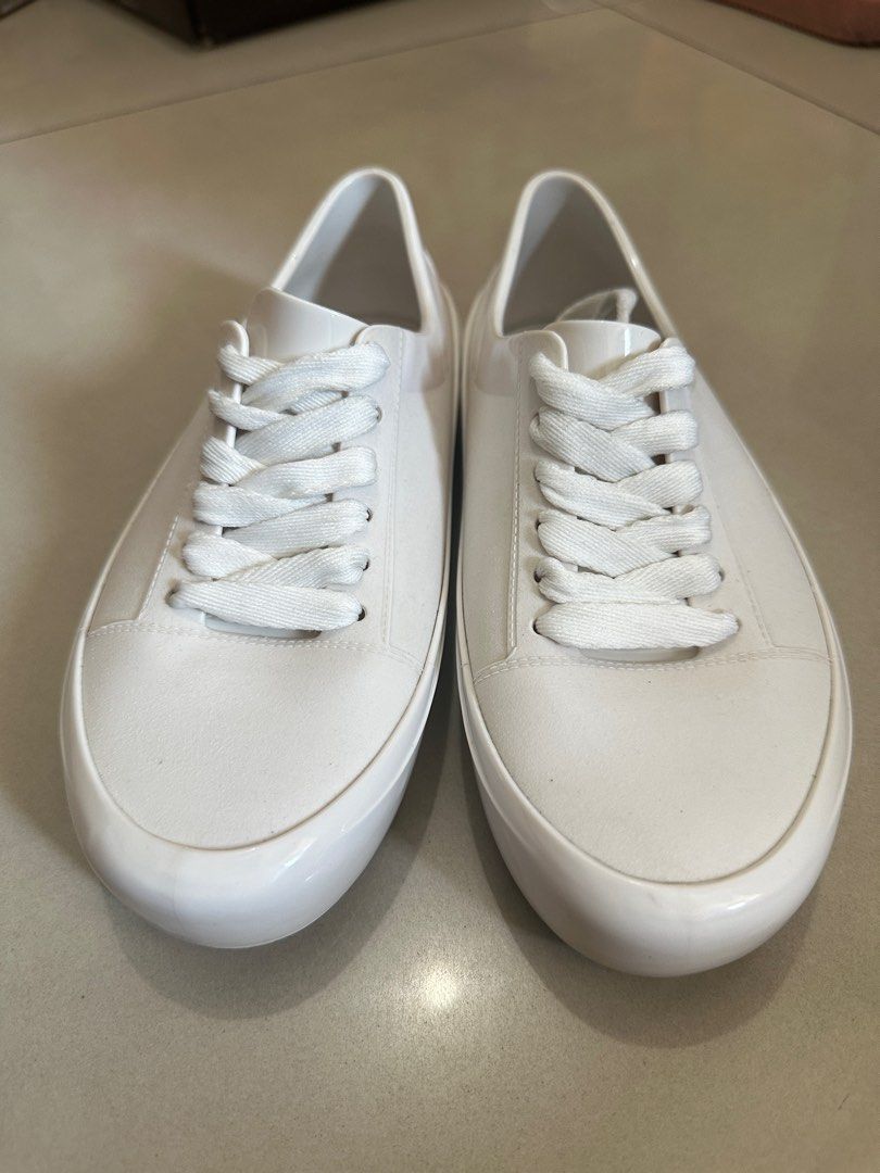 Melissa White Shoes Sneakers - US5 (Category: Sneakers) located in Santa Maria. Submitted by cesuuuu (Listing ID 1277140141, Image 1). Description: Melissa Original No box Size: US 5 Color: White Condition: used RFS: decluttering.