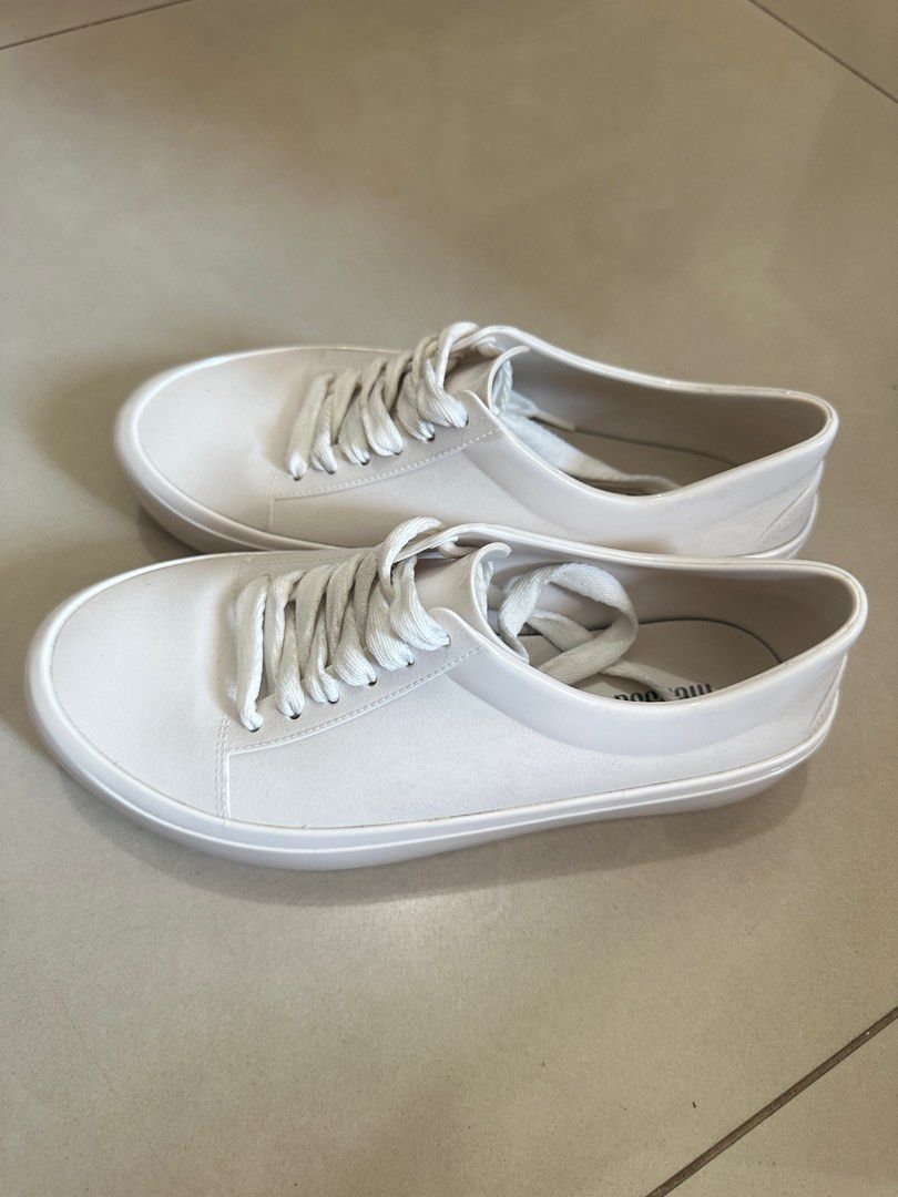 Melissa White Shoes Sneakers - US5 (Category: Sneakers) located in Santa Maria. Submitted by cesuuuu (Listing ID 1277140141, Image 2). Description: Melissa Original No box Size: US 5 Color: White Condition: used RFS: decluttering.
