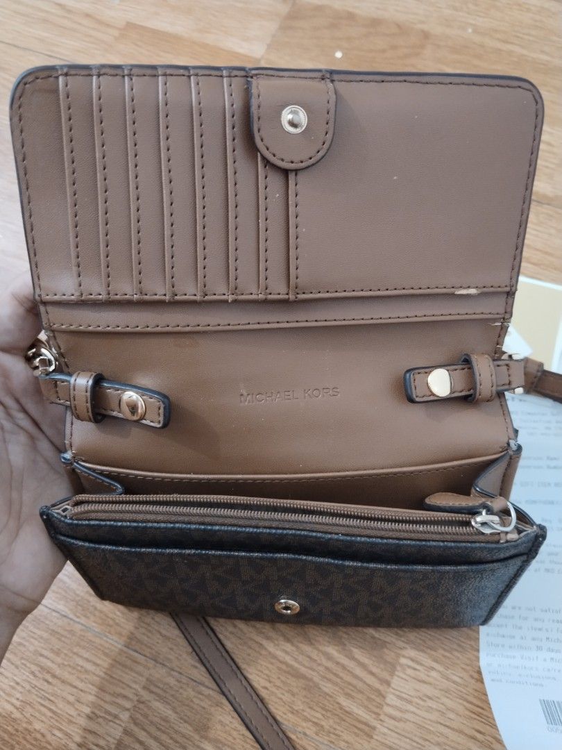 Micheal kors cellphone wallet Women s Fashion Bags Wallets