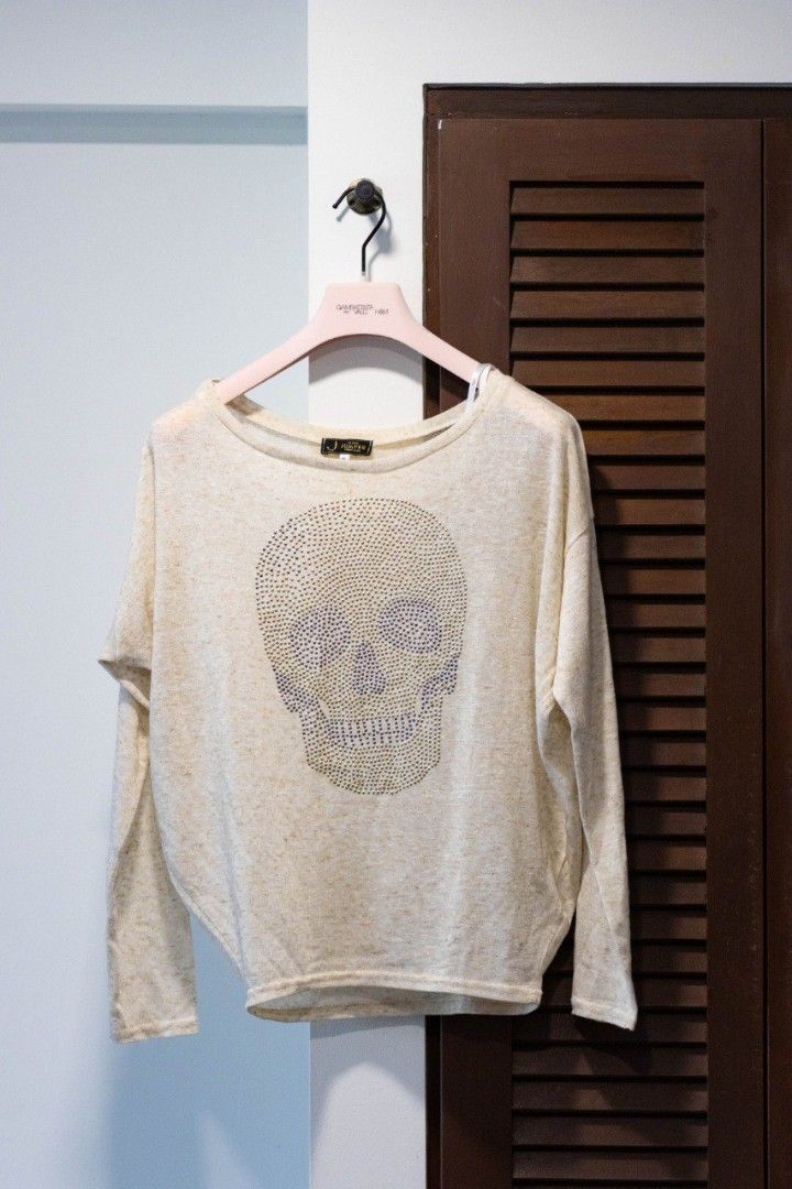 White long on sale sleeve jumper