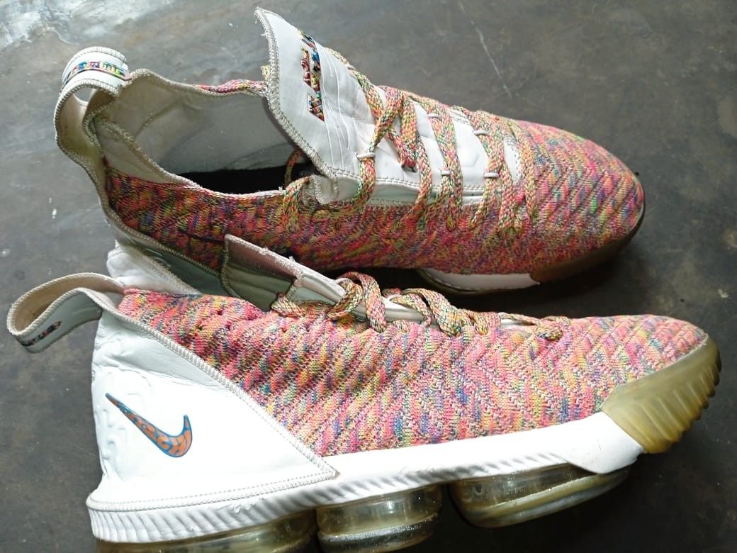 Nike air Lebron 16 Fesyen Pria Sepatu Sneakers di Carousell
