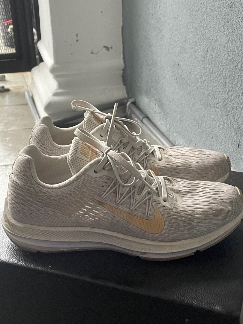 Nike winflo 5 gold hot sale