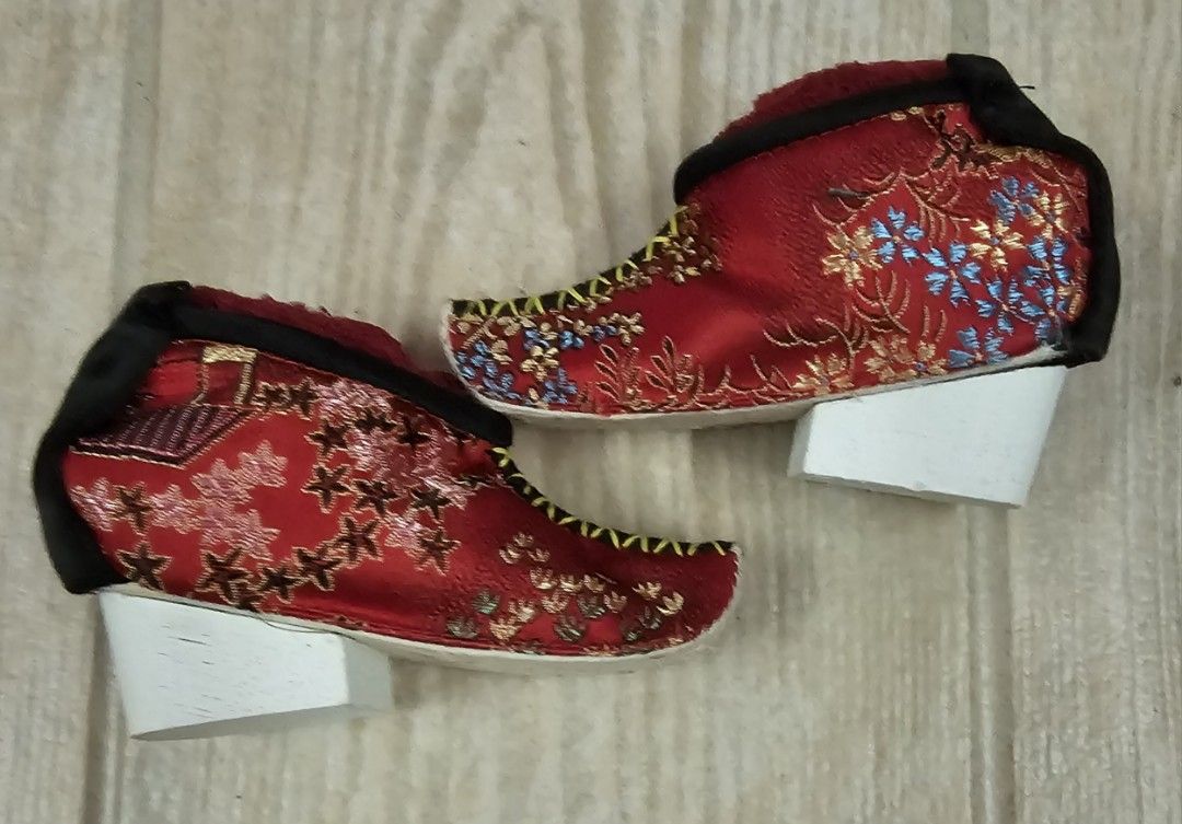 Ornaments DAINTY FEET Shoes
