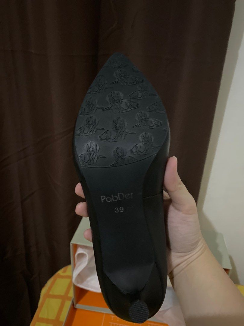 PabDer Donna Pointed Heels (Category: Heels) located in Cebu City. Submitted by cosmopolitan_source (Listing ID 1277277778, Image 3). Description: -original price (4,500+) -used only once -price is negotiable for sure buyers -size is 39, fits sizes 7-8 Rfs: decluttering Can do meet up or lbc cop.