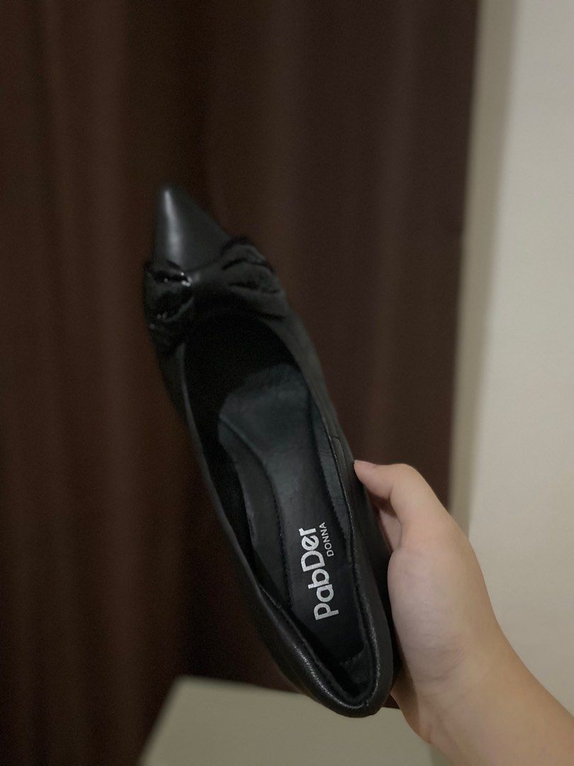 PabDer Donna Pointed Heels (Category: Heels) located in Cebu City. Submitted by cosmopolitan_source (Listing ID 1277277778, Image 2). Description: -original price (4,500+) -used only once -price is negotiable for sure buyers -size is 39, fits sizes 7-8 Rfs: decluttering Can do meet up or lbc cop.