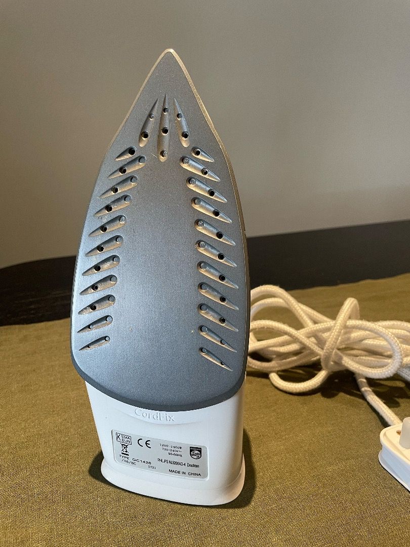 Philips steam iron | like new | NL9206AD-4 | Compact & light , easy to ...