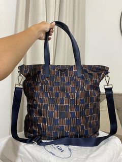 (Category: ) located in . Submitted by declutteringluxuryitems (Listing ID 1274420354, Image 1). Description: .