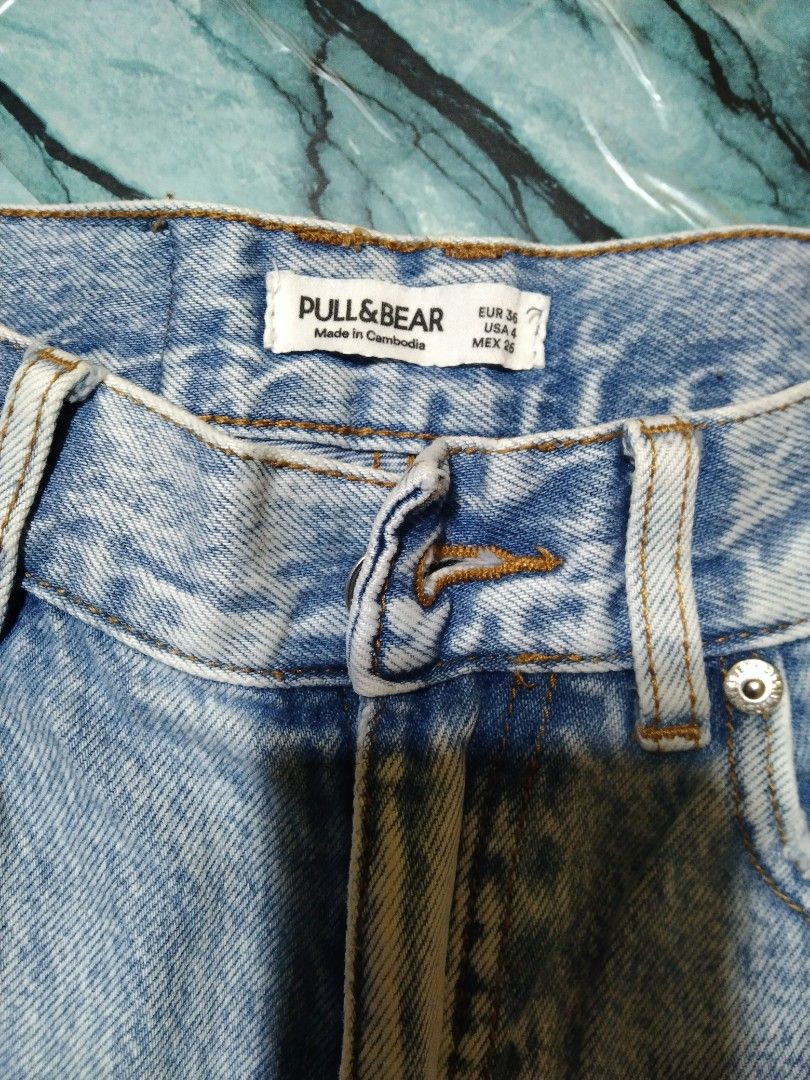 Pull bear mom jeans Women s Fashion Bottoms Jeans Leggings