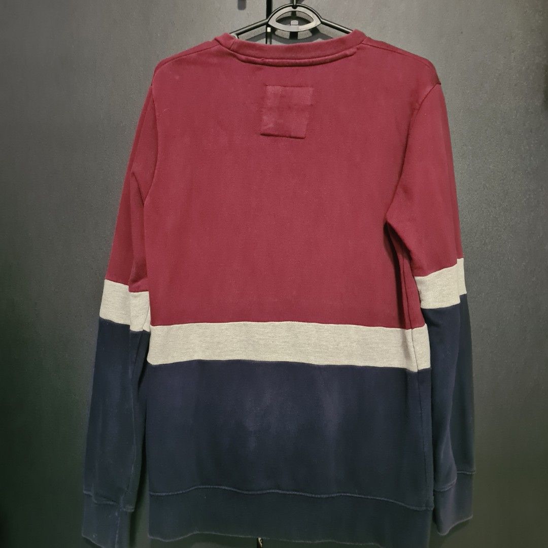 Pull & Bear Pullover Jacket (Category: Coats, Jackets and Outerwear) located in Singapore. Submitted by sh4feeqerz (Listing ID 1277150661, Image 2). Description: Size M Good as new, color in 2nd pic is due to lighting RFS: Clearing out closet.