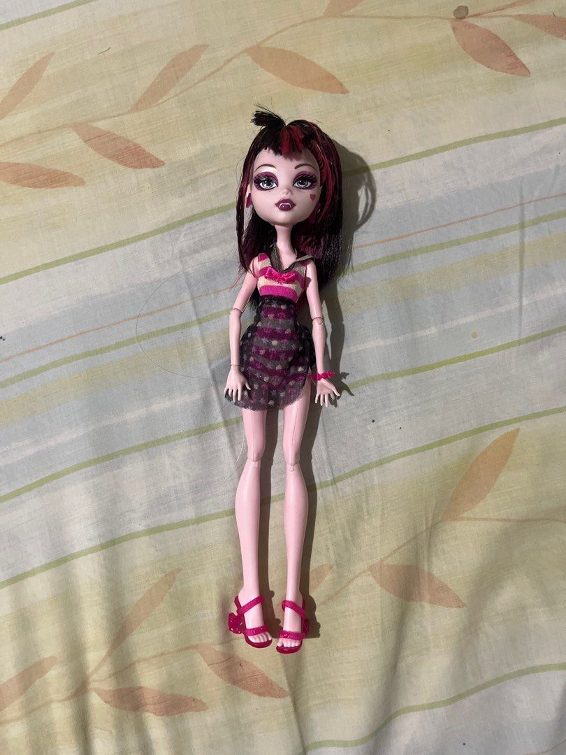 Draculaura skull best sale shores