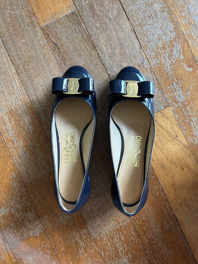 Salvatore Ferragamo Vara Bow pump shoe in Oxford Blue