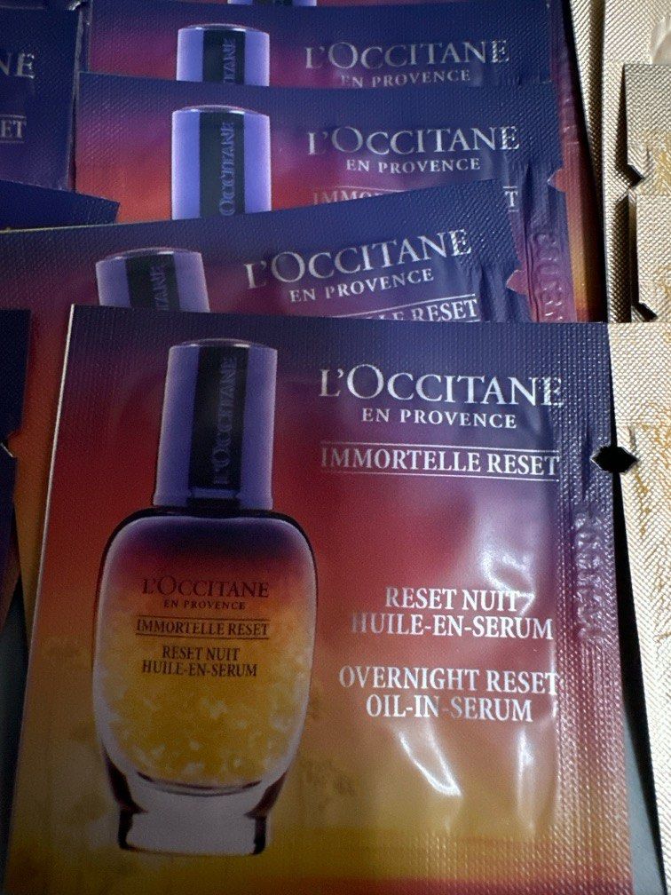 Samples (Category: Face Care) located in Singapore. Submitted by christina.chan.1428 (Listing ID 1277190639, Image 3). Description: Pouch Green Immortelle Reset Overnight Serum 1ml - 5 pcs Immortelle Reset Overnight Eye Serum 1 ml-5pcs Immortelle Divine Cream 1.5ml-5 pcs .