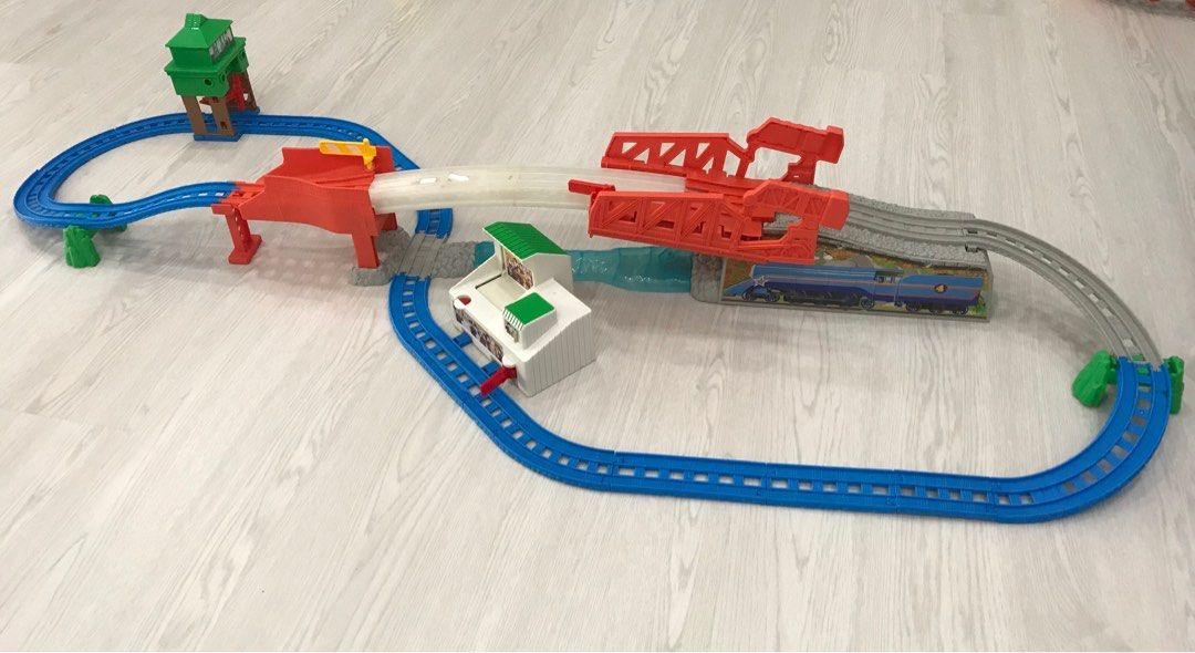 Thomas Friends Racing Jump track motorized