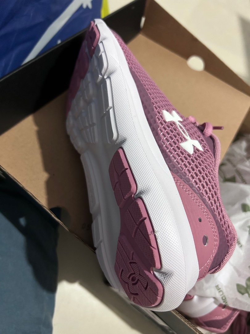 Red under armour outlet running shoes