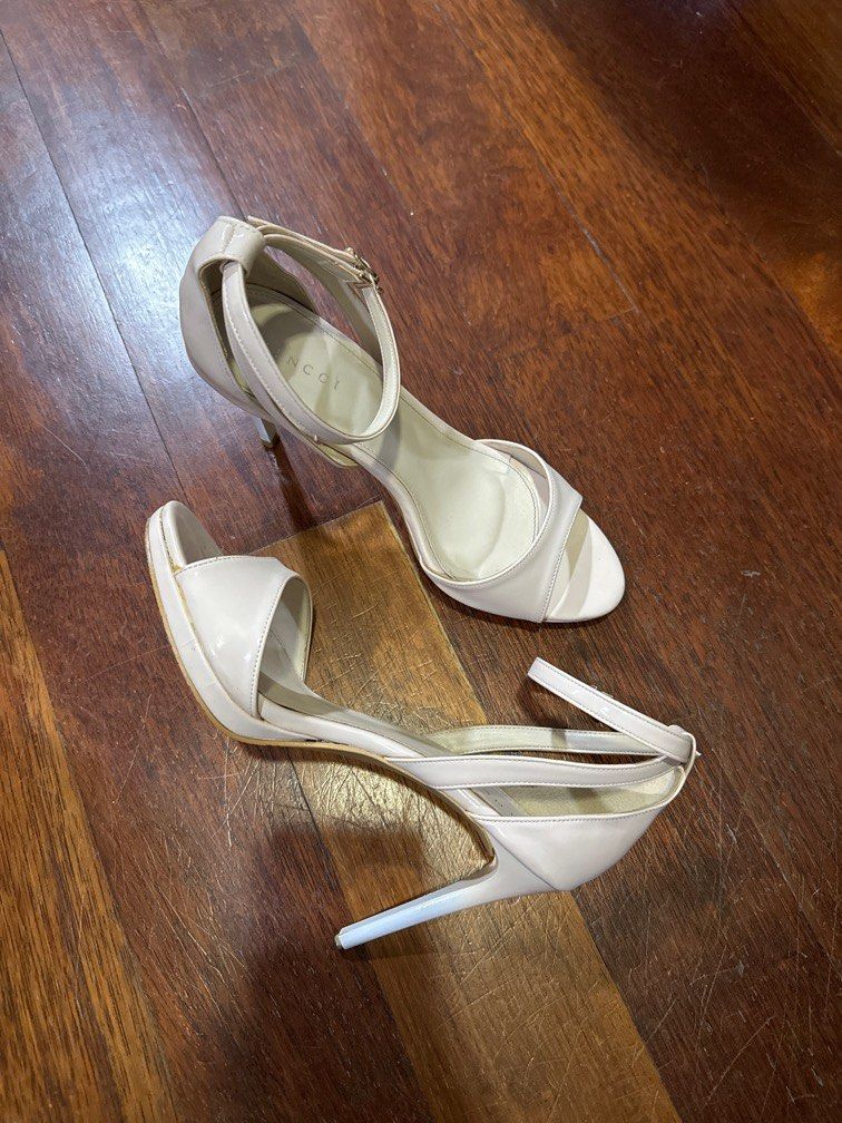 Nude high heels size 5 hotsell
