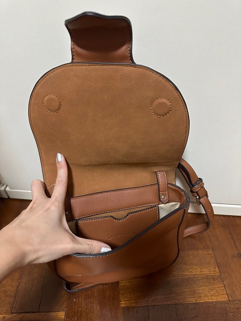 Warehouse cross body bag top