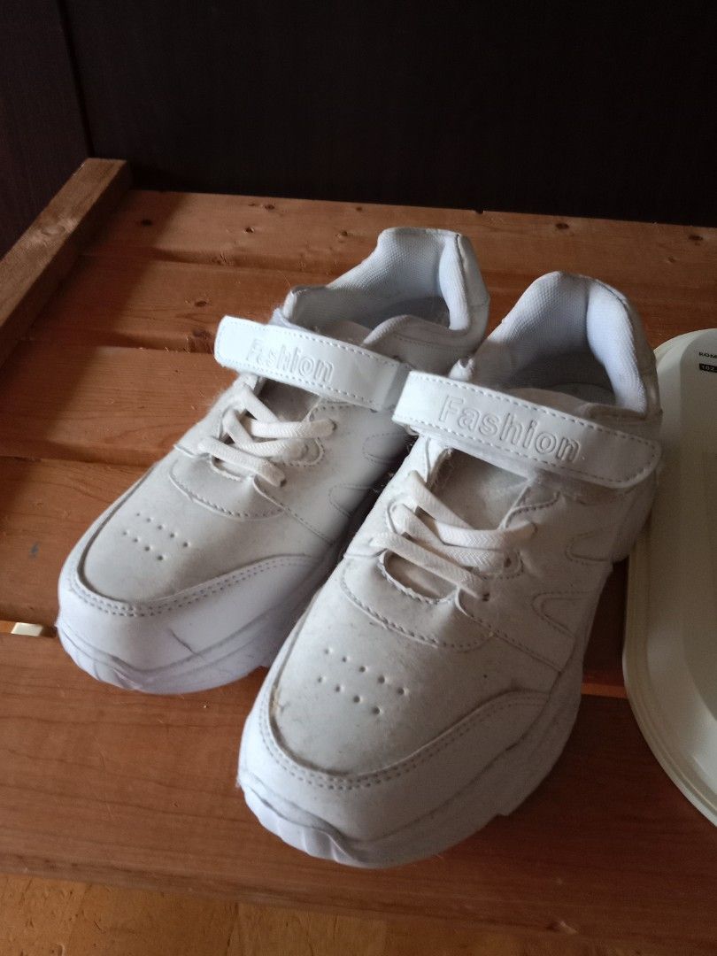 White school shoe Men s Fashion Footwear Casual shoes on Carousell