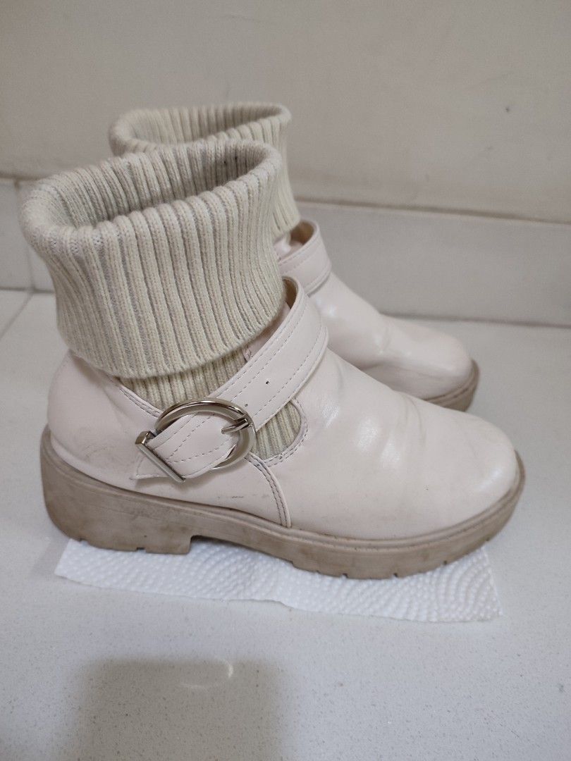 Pull boots best sale