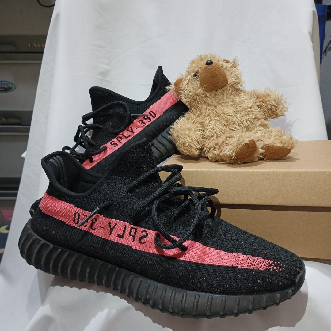 Yeezy 350 Fesyen Pria Sepatu Sneakers di Carousell