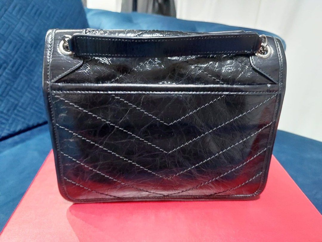 NIKI BABY 22 IN BLACK CALFSKIN GOLD LOGO