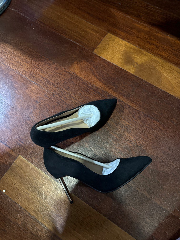 Metal discount heel pumps