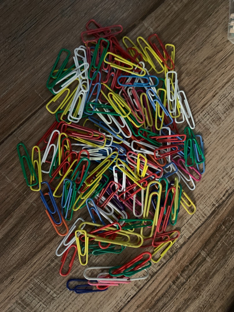 [01] bundle fasteners + paperclips, Hobbies & Toys, Stationary & Craft