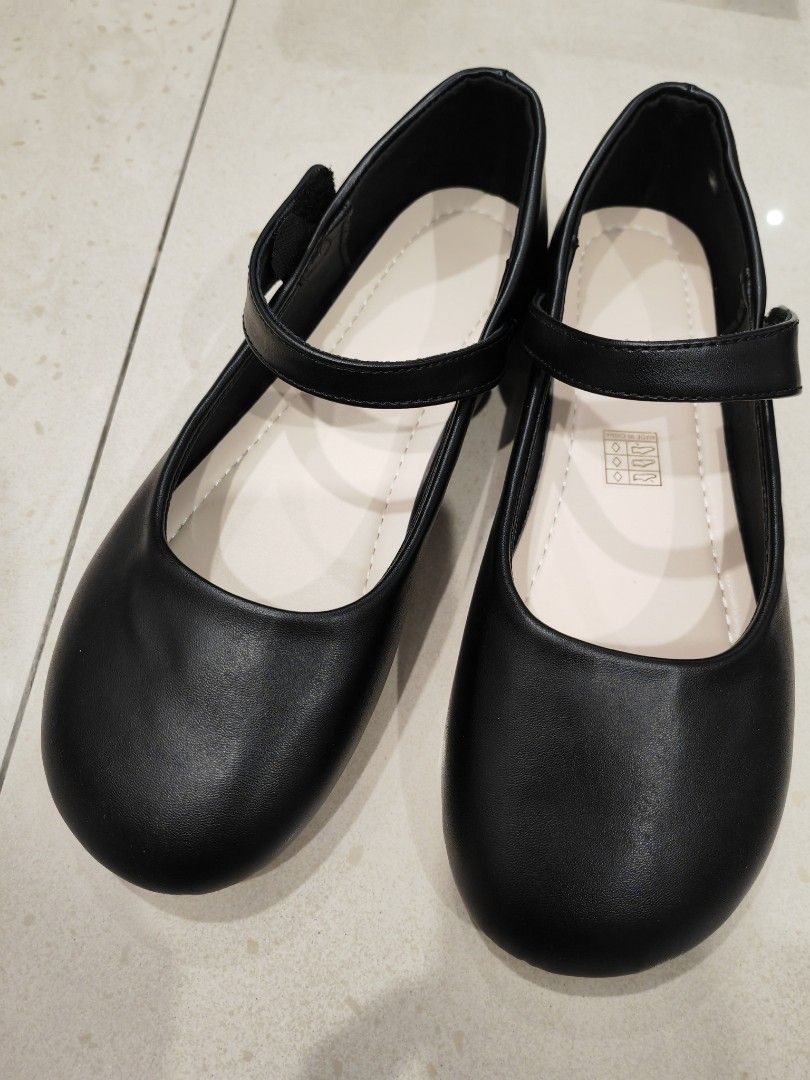 Size 2 black flats hotsell
