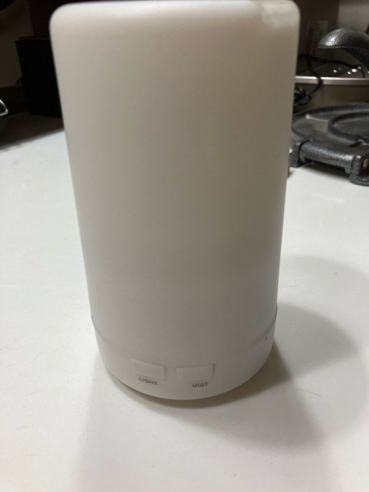 Aroma Diffuser (Category: Home Fragrance) located in Singapore. Submitted by scross (Listing ID 1277432593, Image 3). Description: Lightly used. .