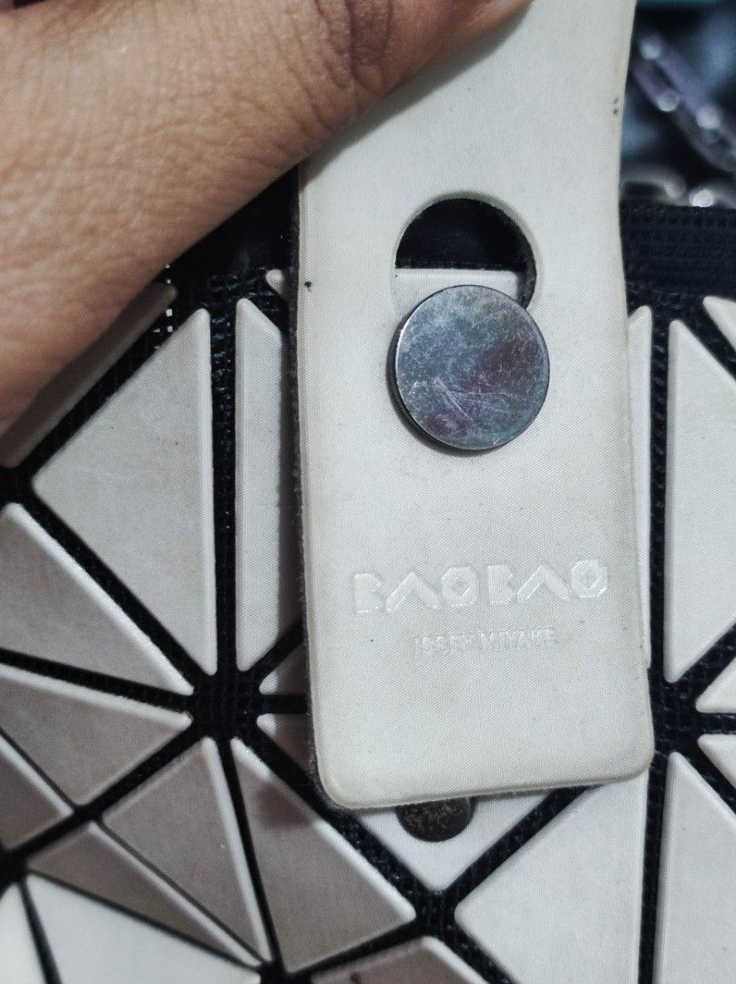 Authentic Baobao (Category: Luxury Bags & Wallets) located in Zamboanga. Submitted by Clairey03 (Listing ID 1277475758, Image 2). Description: sign of used sa handle.