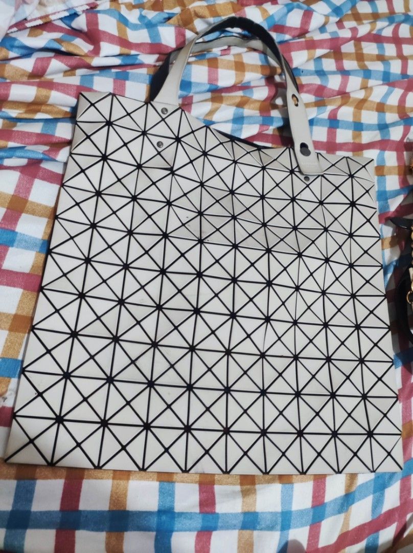 Authentic Baobao (Category: Luxury Bags & Wallets) located in Zamboanga. Submitted by Clairey03 (Listing ID 1277475758, Image 1). Description: sign of used sa handle.