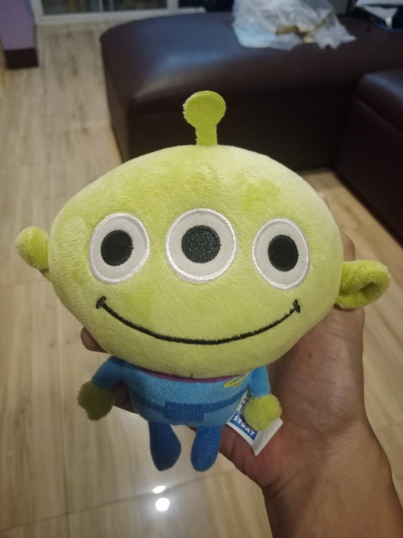 Bag charm alien toy story (Category: Character Goods) located in Manila. Submitted by dylananddelisseonlineshop (Listing ID 1277368392, Image 1). Description: UK and Japan preloved toy :) plz manage your expectation :).