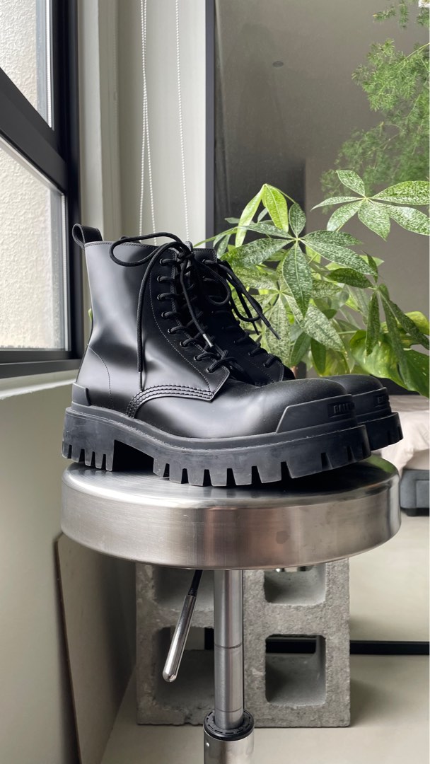 Balenciaga clearance leather boots