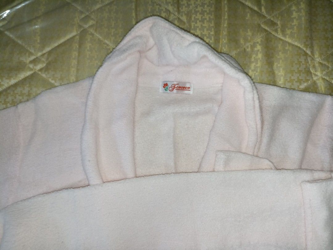 BATHROBE FOR KIDS (Category: Other Baby Bathing & Changing Needs) located in Manila. Submitted by leivilla2915528 (Listing ID 1277422336, Image 2). Description: ORIGINAL BATHROBE FROM US MINIMAL ISSUE SIZE- SMALL TO MEDIUM.