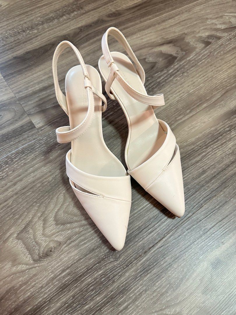 White pointed clearance toe