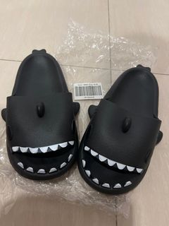 Adult shark clearance shoes