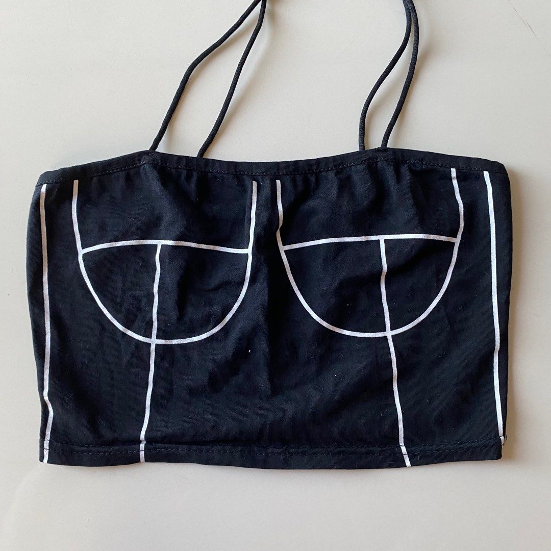 Black cropped top (Category: Sleeveless) located in Valenzuela. Submitted by mikaaaami (Listing ID 1277439090, Image 1). Description: ☆ No flaws ☆ Brand new.