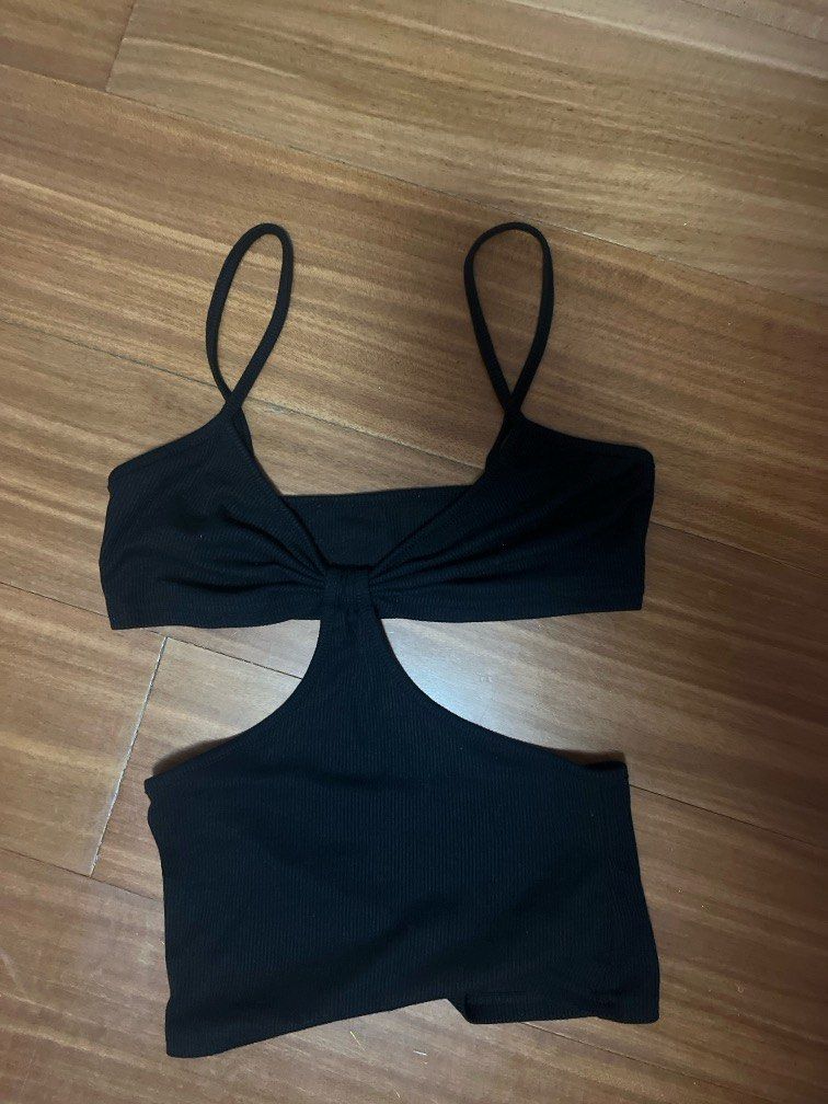 Black Top (Category: Others Tops) located in Manila. Submitted by ffaayee (Listing ID 1277483735, Image 2). Description: Brand: na Size: XS-S personal fave! will keep if walang nagbuy 🥹 Model size Bust: 31 Waist: 23 Height: 5’5 ✨shipping fee should be shouldered by the buyer ✨loc: mnl/tarlac city ✨mnl meetup: around ust/ espana ✨mop: gcash ✨mod: lalamove (mnl) , ggx .