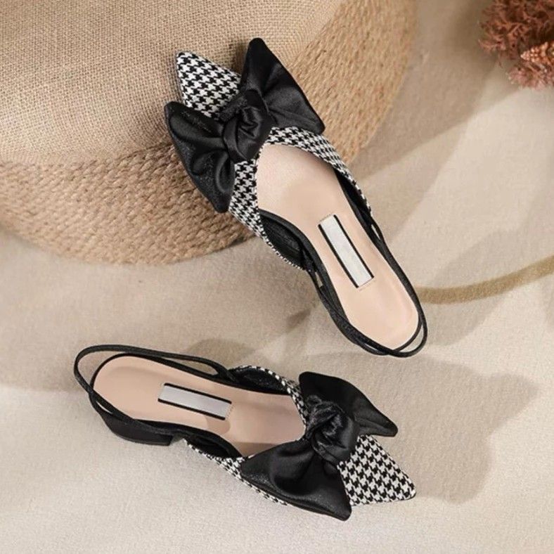 BNIP Pointed Toe Sandals with Flat Soles and Cute Bow in