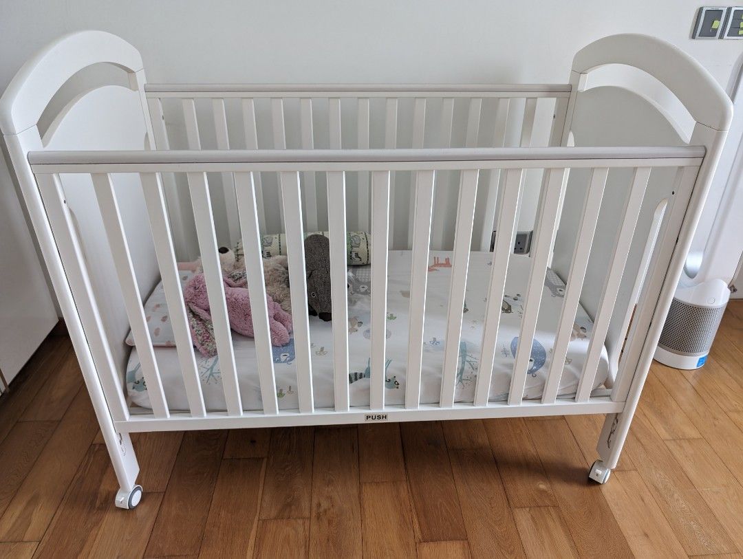Bonbijou Osito 5 in 1 baby cot