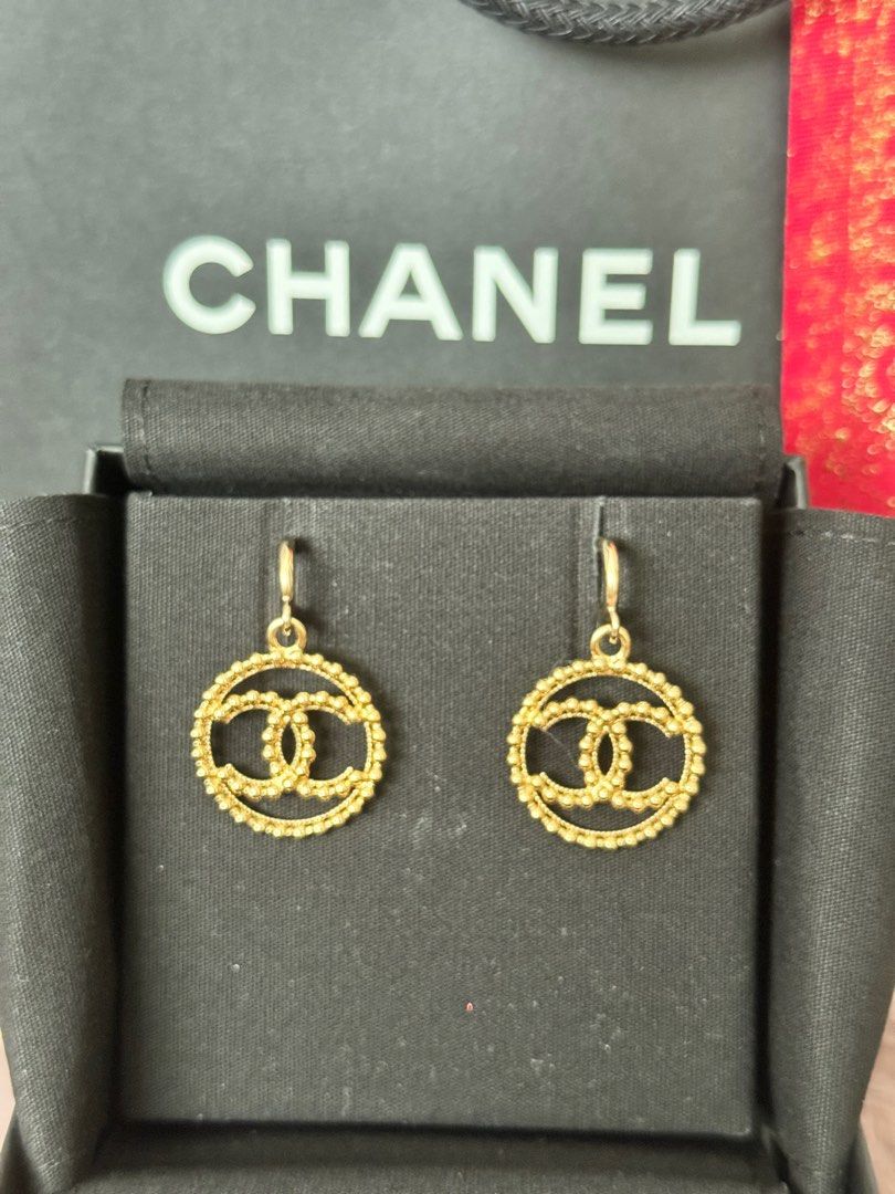 Cc dangle earrings hot sale